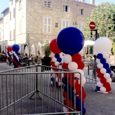 Décoration Festive avec des Ballons pour le 14 Juillet