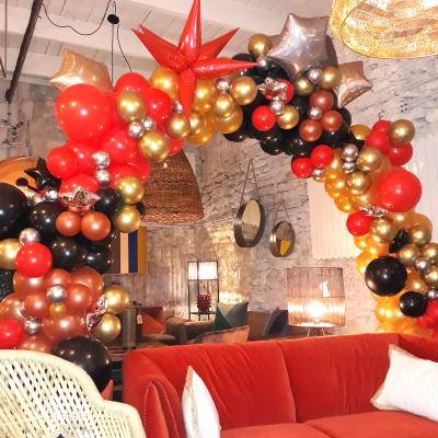 Cadre D'arche De Ballons Fantaisiste, Une Entrée Ludique Au Nouveau Concept  De Réveillon Du Nouvel An, Idée Créative