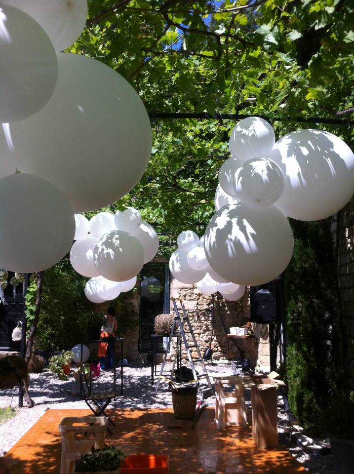 Ballons Blancs pour Décoration Événement Mariage