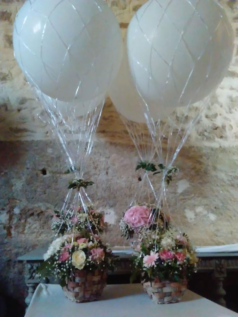 Montgolfieres avec gros ballon et base fleurs