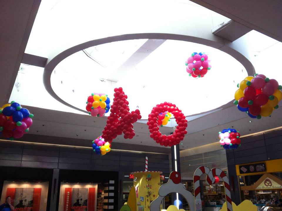 Ballons anniversaire, centre commercial Orange