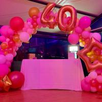 Cabine photo avec arche ballons photo call