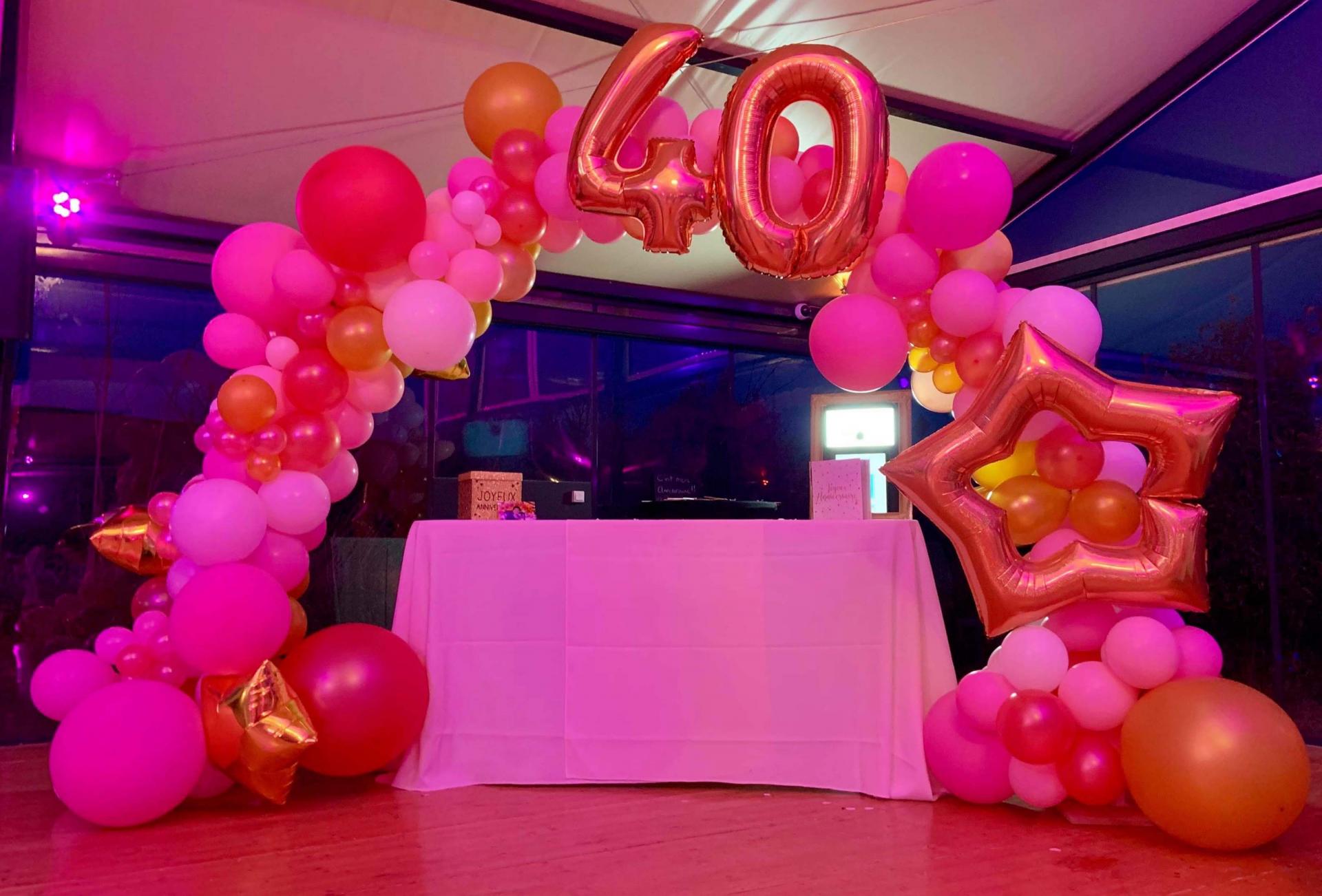 Arche de ballons rouge et noir Mam'zelle crée