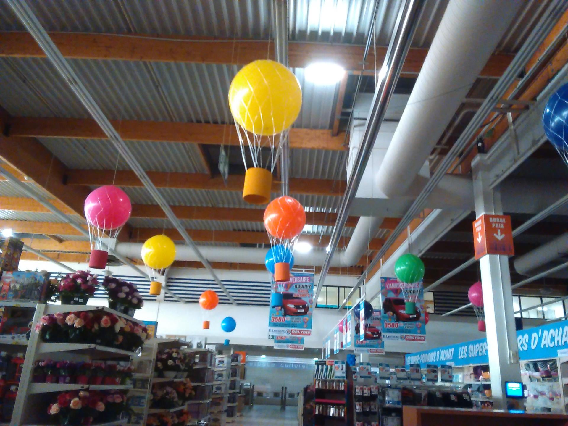 Montgolfière en ballons pour anniversaire