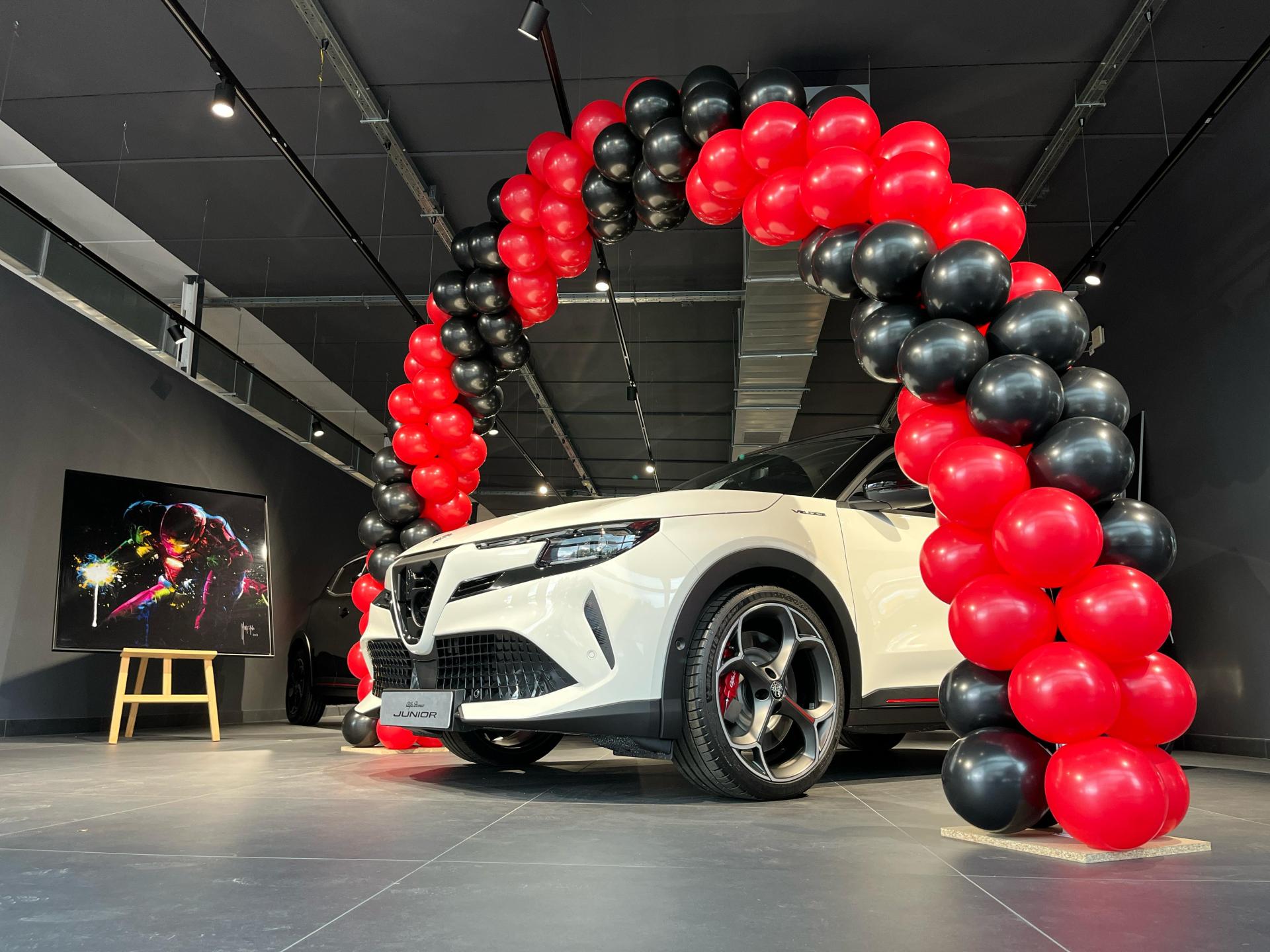 Arche XXL mise en valeur voiture Alfa Aix en provence