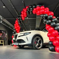 Arche XXL mise en valeur voiture Alfa Aix en provence