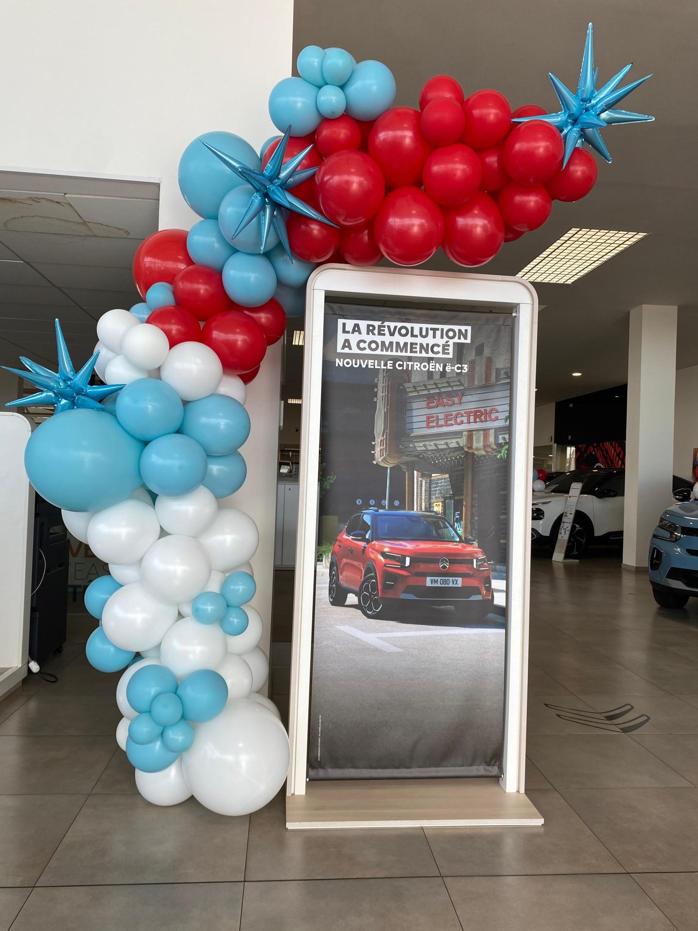 Nimes Arche Ballons Concession auto