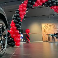 Arche torsadée en ballons Alfa Roméo