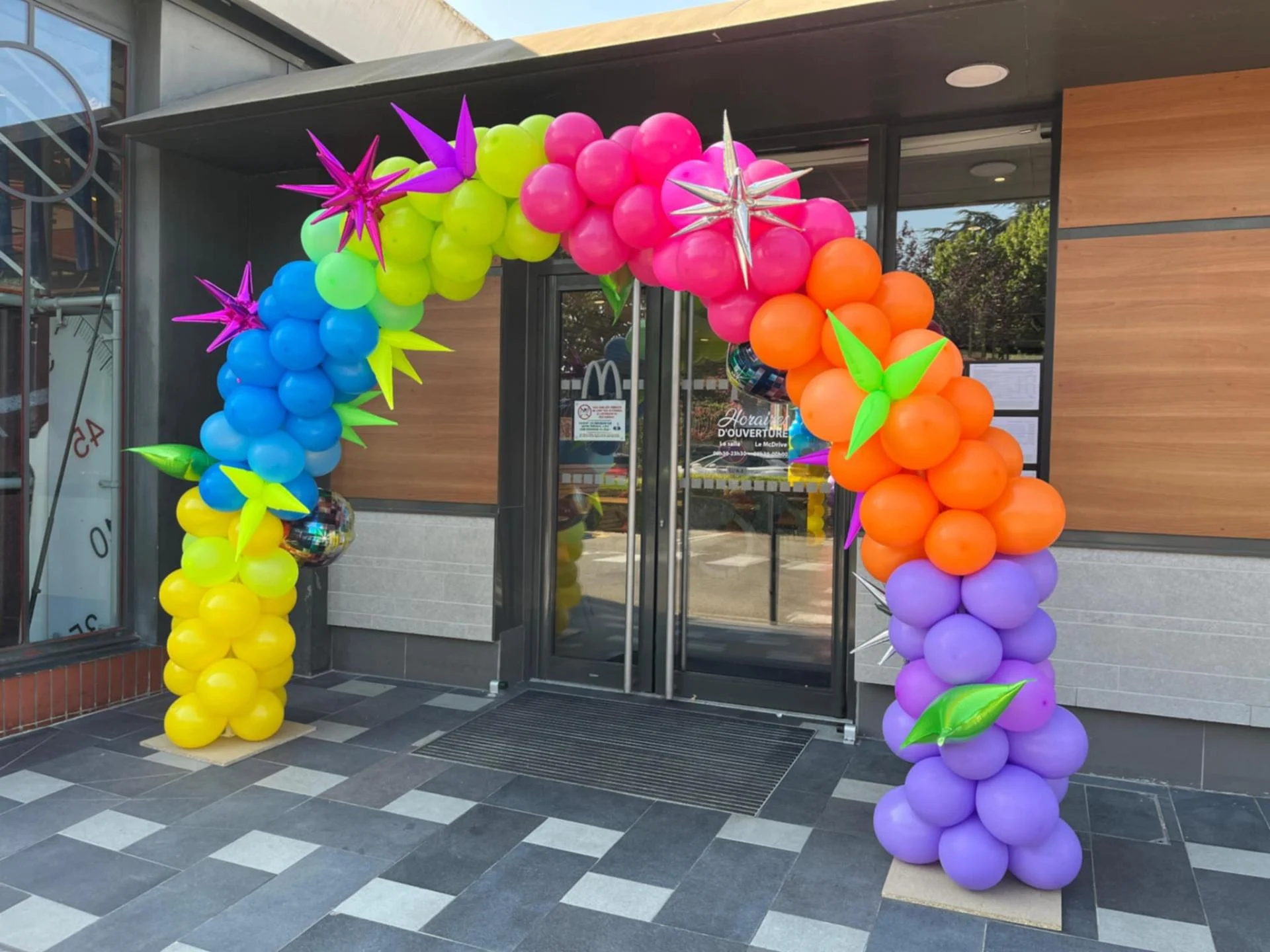 Arche géante de ballons inauguration