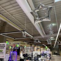 Csacade d'étoiles ballons décoration Noel intermarché