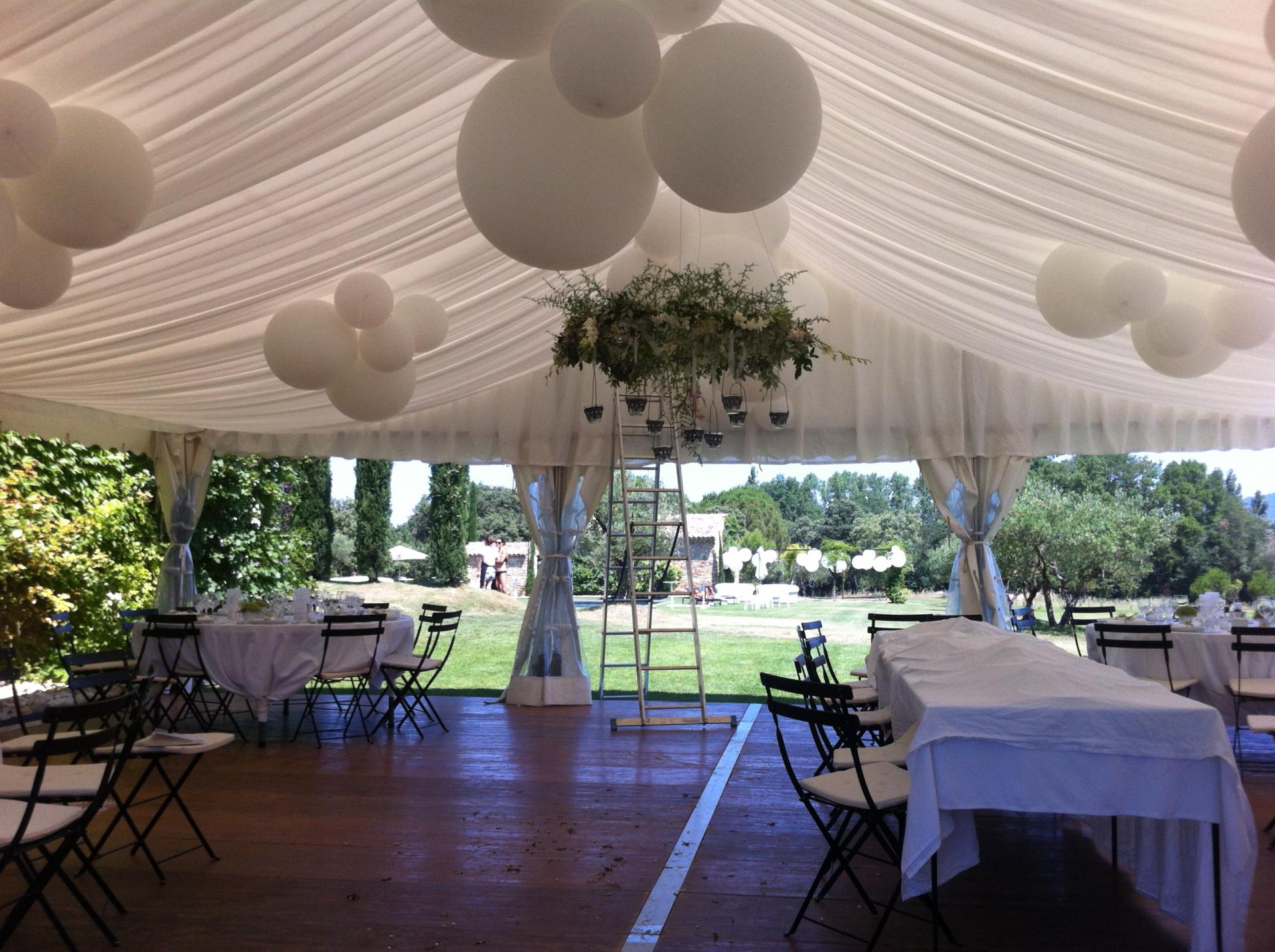 Gros ballons cascade mariage laïque