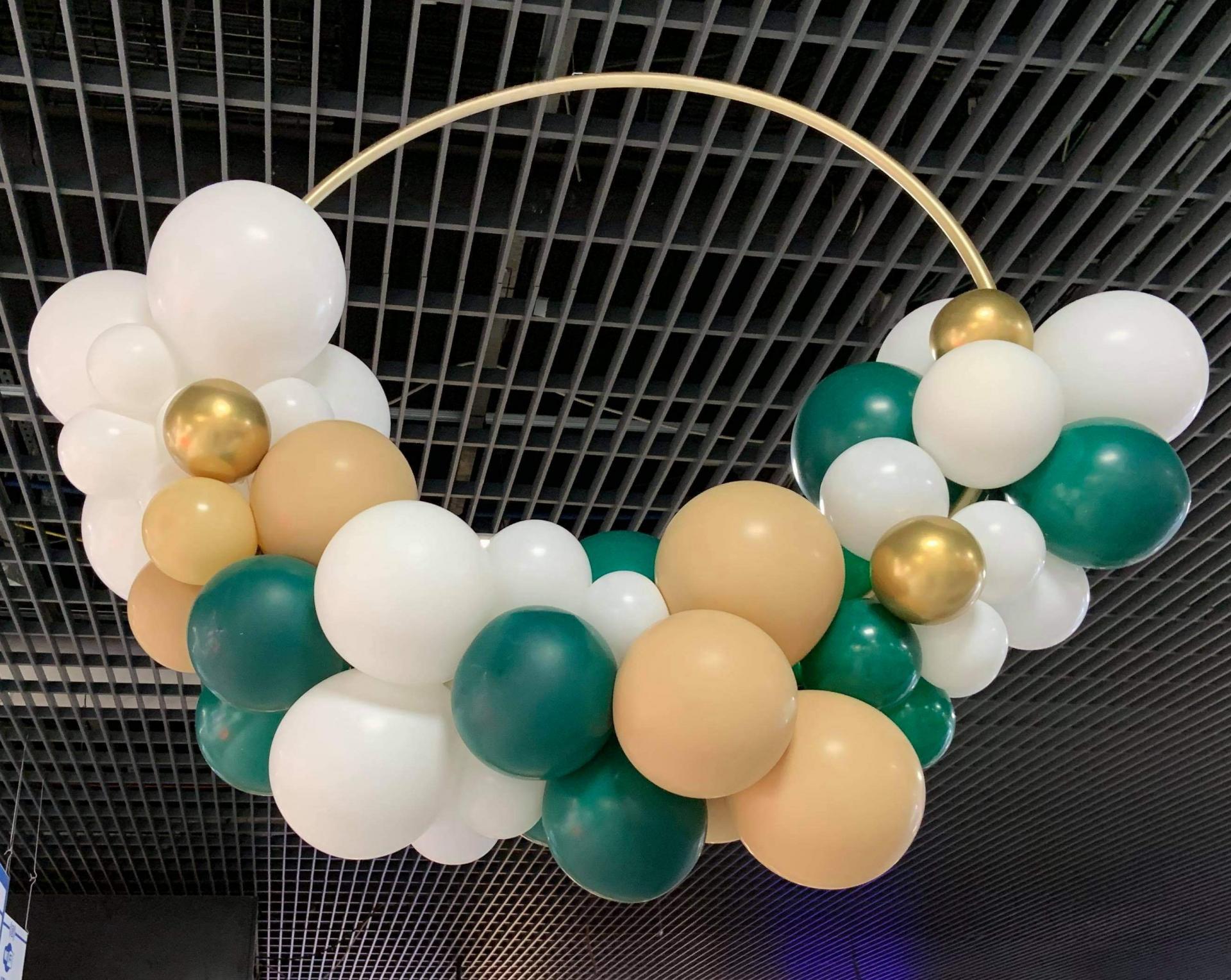 Cerceau décoré avec ballons