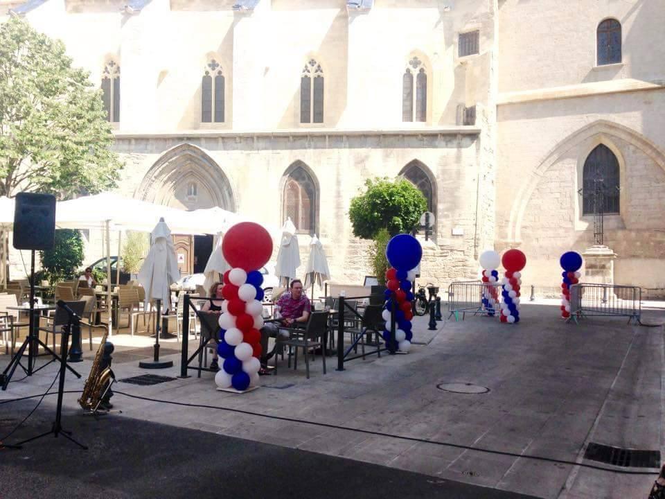 Totem ballons bleu blanc rouge