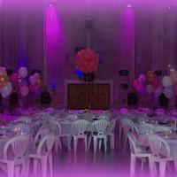 Décoration avec ballons helium sur table