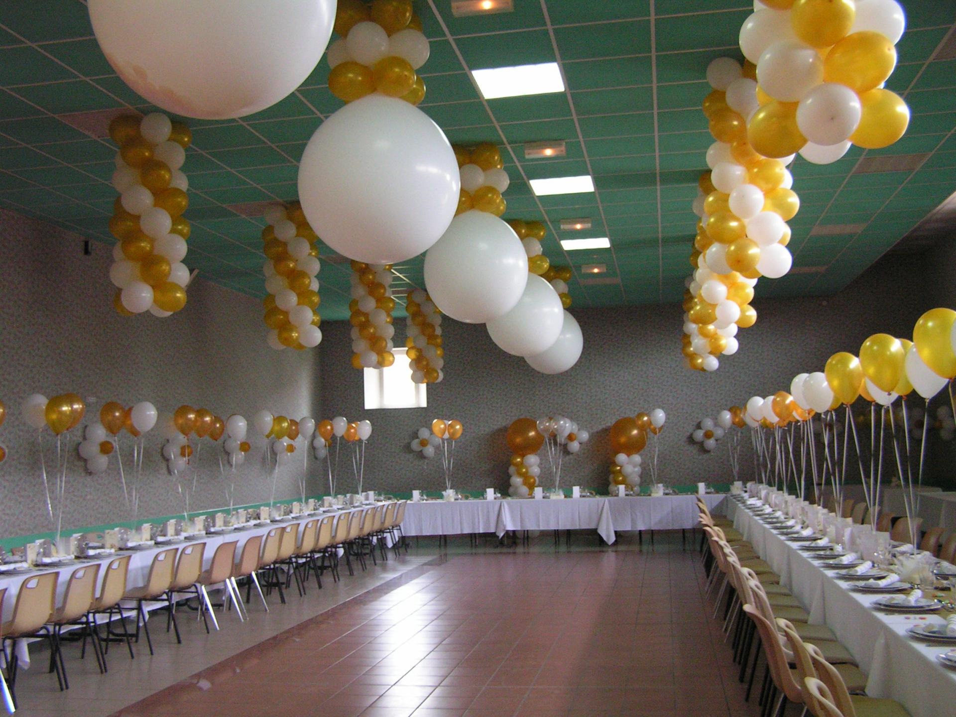 Décoration Ballons Mariage : colonne de Ballons et gros coeur