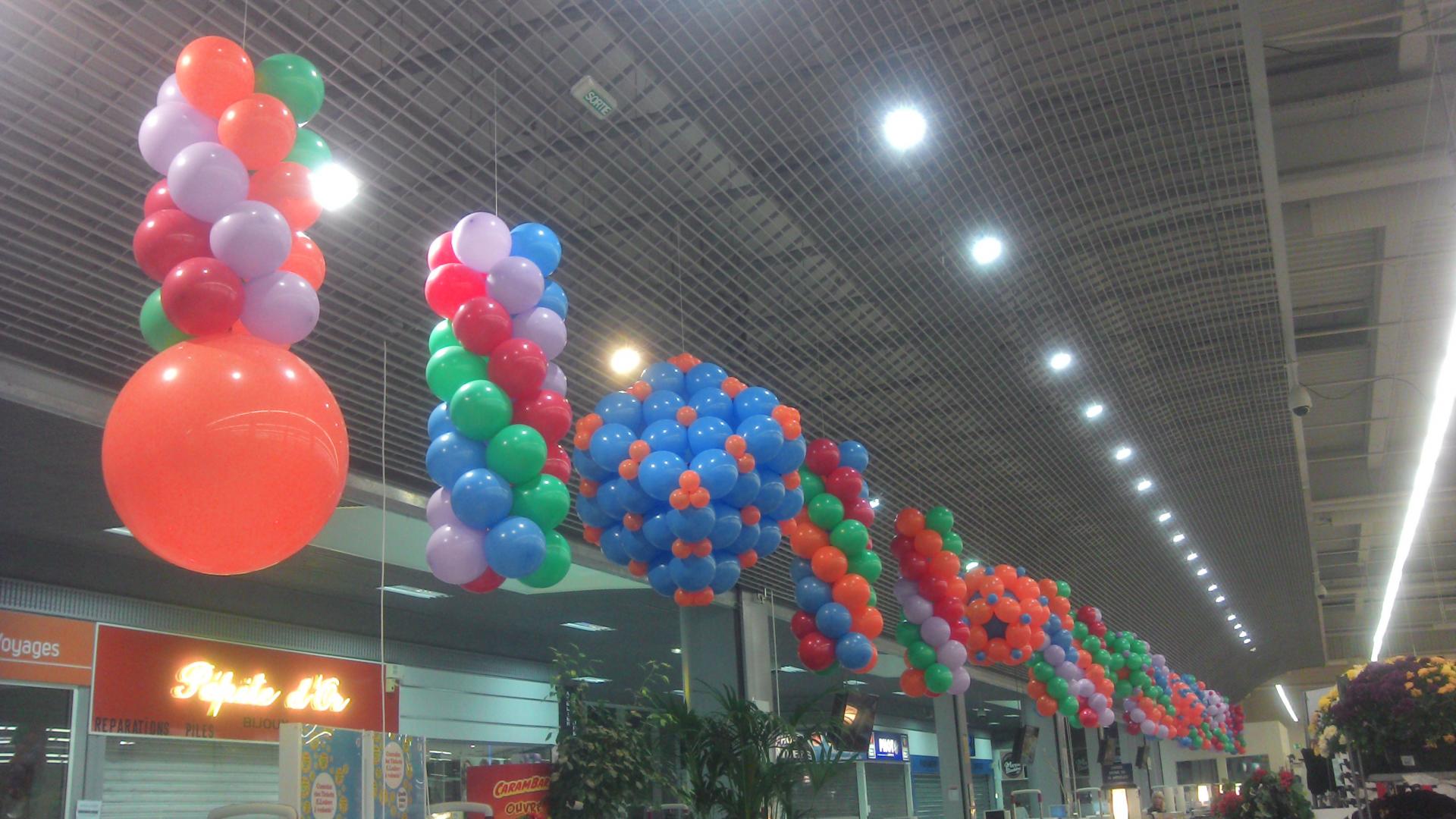 Structure de ballon décor ligne de caisses Leclerc