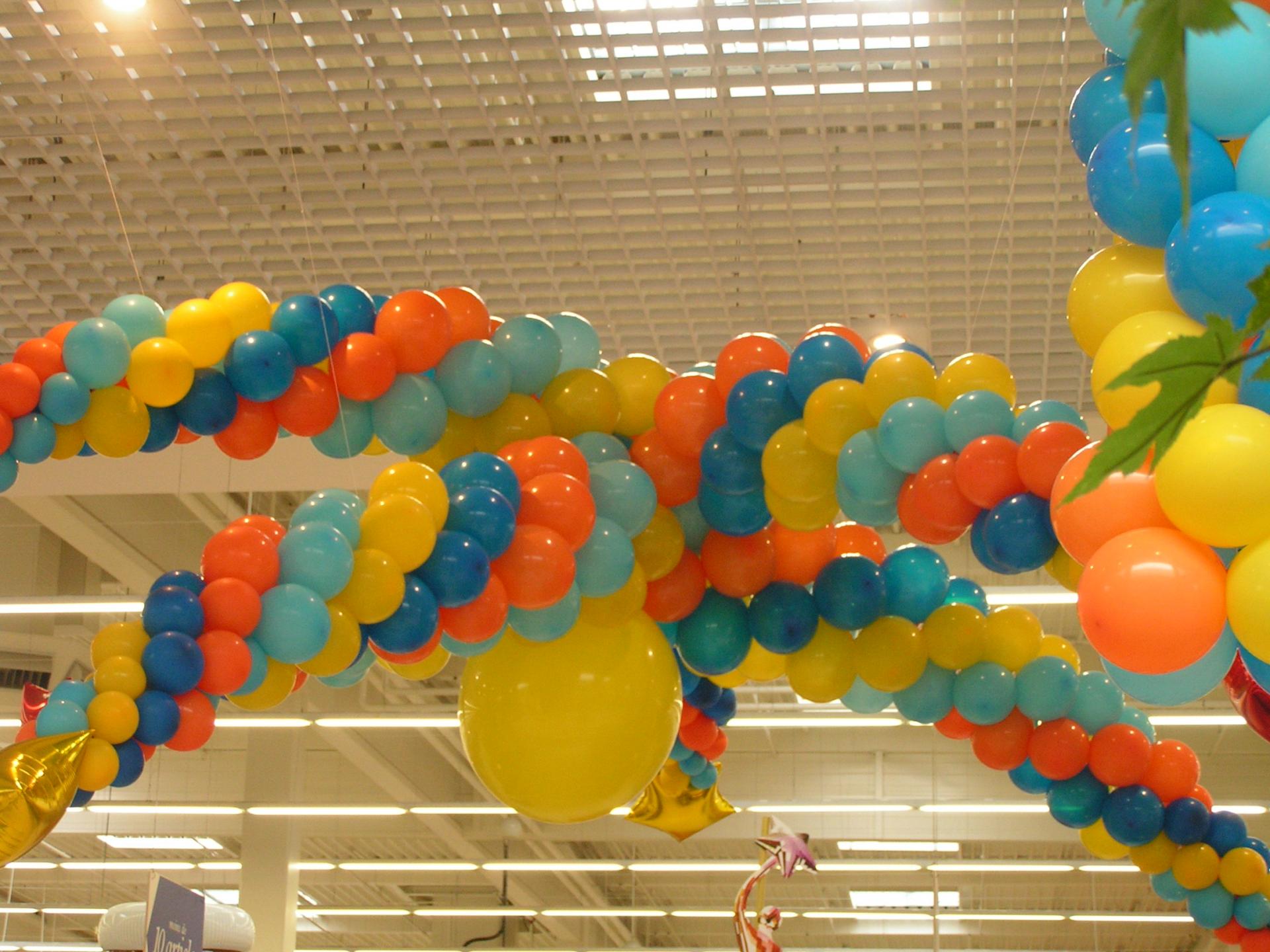 Décor en  Ballon Anniversaire galerie marchande Leclerc