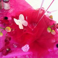 Déco de table Mariage pétales de roses et papillons