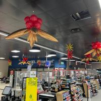 Décor Noel ballons suspendus plafond