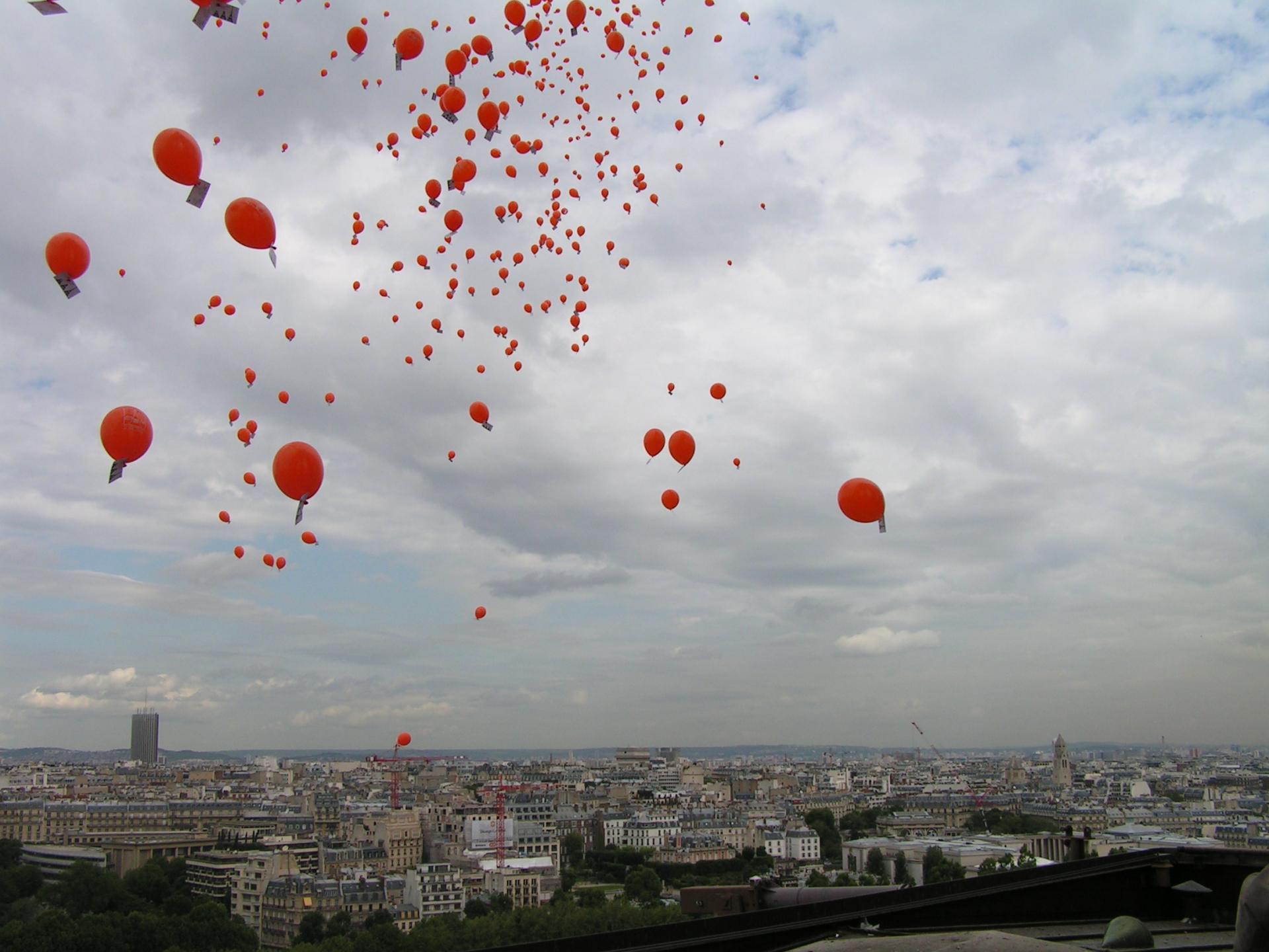 Ballons dans le ciel de Paris