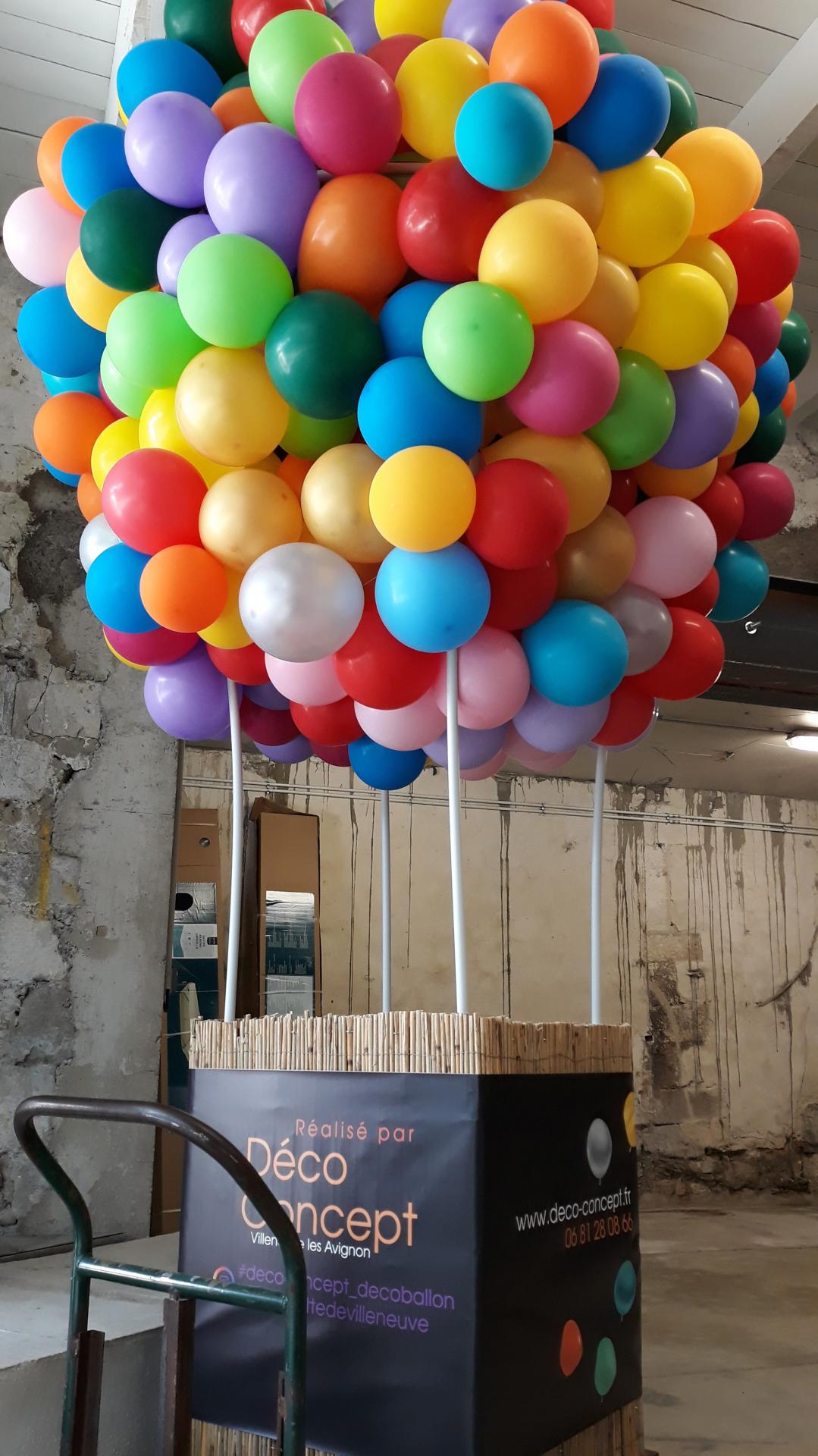 Montgolfière géante en déco ballon organique