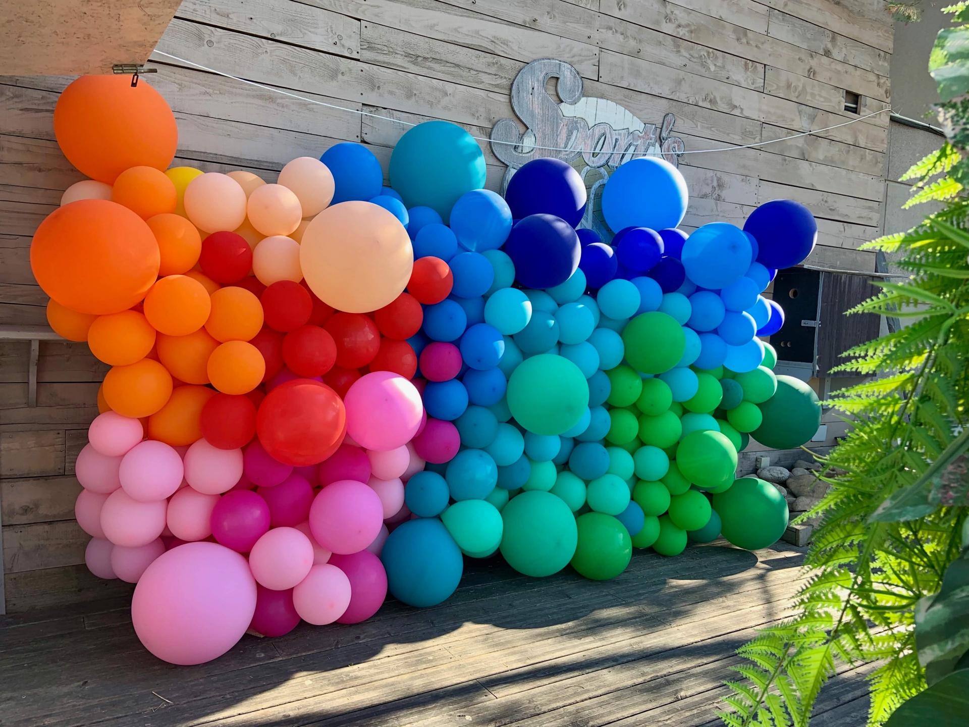 Mur avec ballon géant pour borne selfies