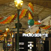 Colonnes de ballons centre commercial