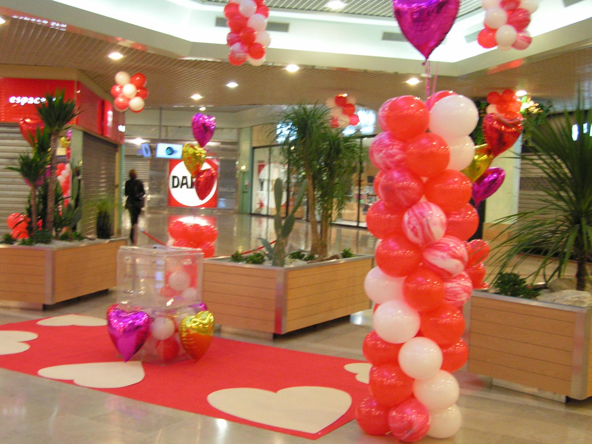 Décor ballon Saint Valentin galerie marchande